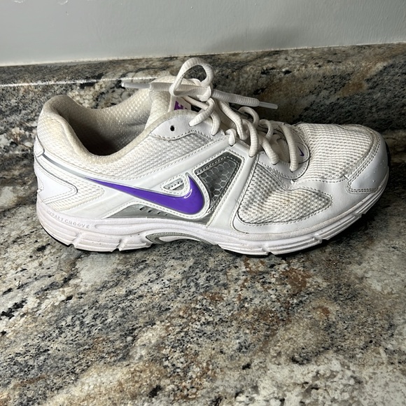 Nike impact groove running shoes for women. Size 9 - Picture 2 of 11